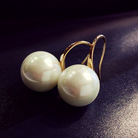 Simple Pearl Earrings