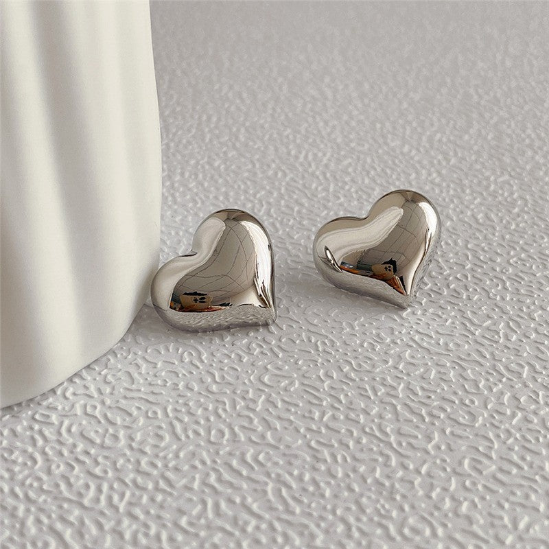 High-grade Retro Heart Earrings