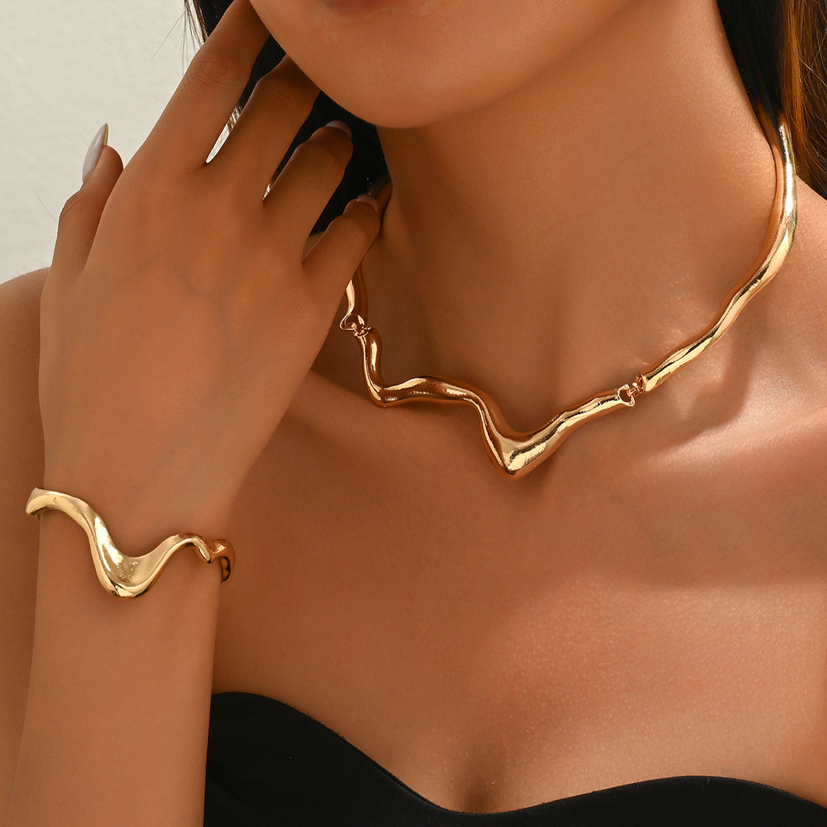 Lava Twisted Collarbone Necklace And Bracelet Set