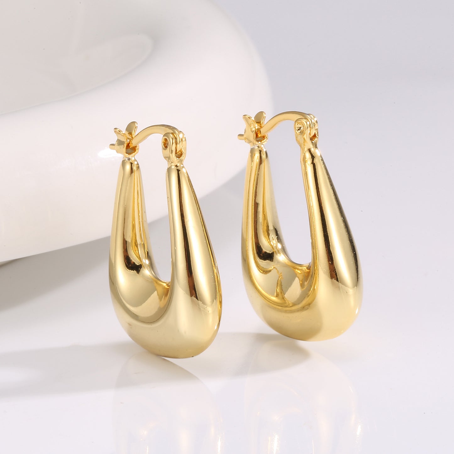 European And American Cold U Shaped Earrings