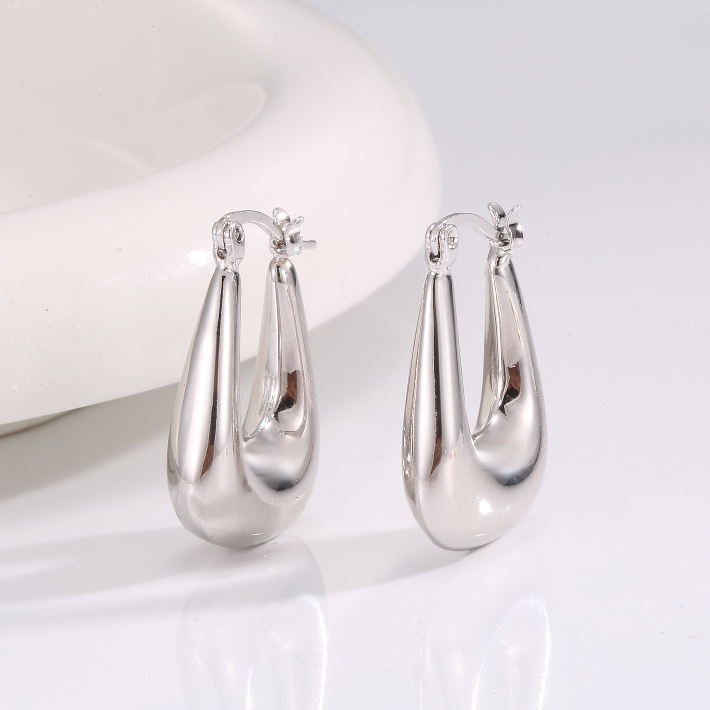 European And American Cold U Shaped Earrings