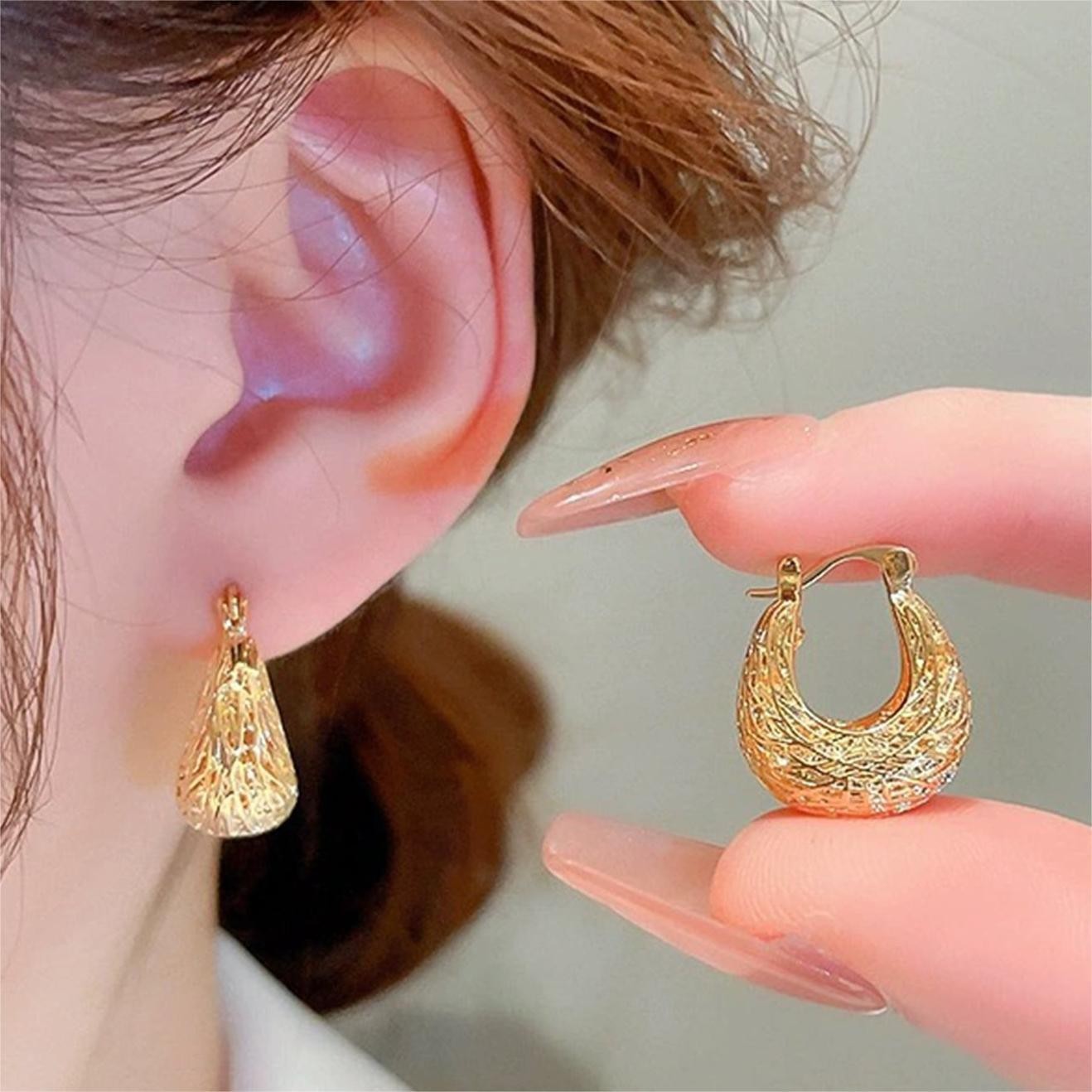 High-grade Retro Heart Earrings