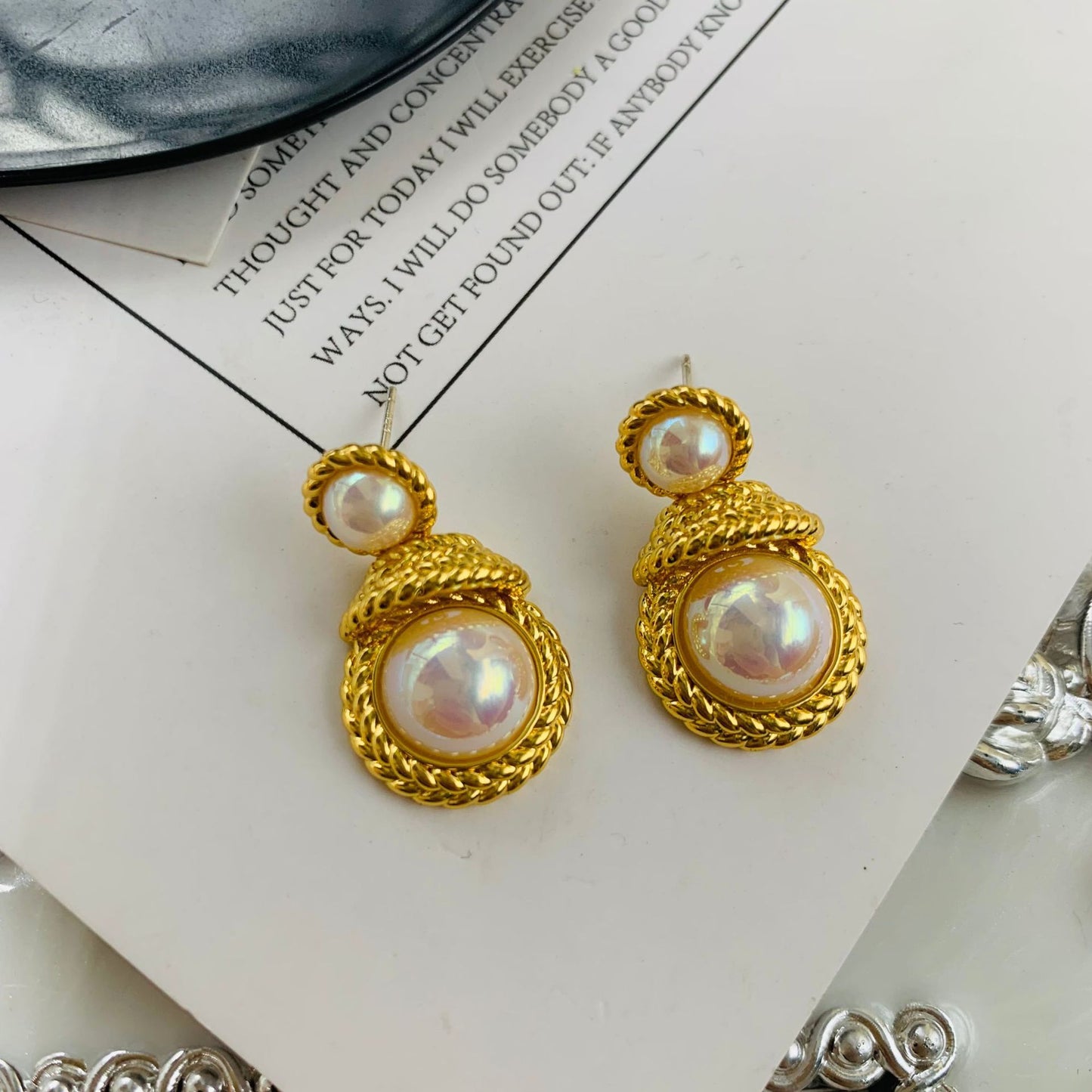 Golden Shell Vintage Pearl Earrings